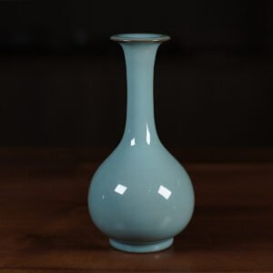 Long-necked jade vase